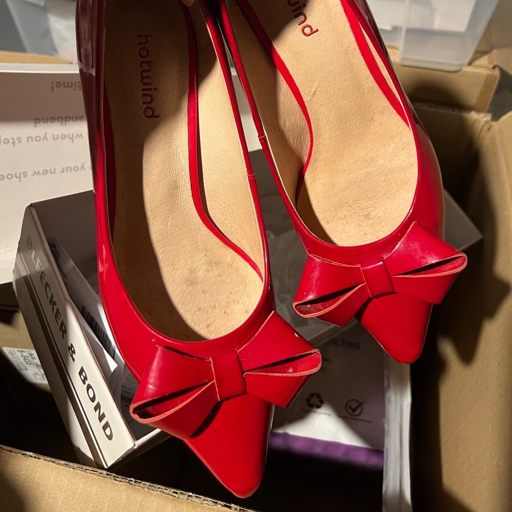 Hotwind  Red SHigh Heel shoe Women's Size 6.5/37 used